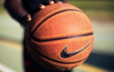 中国体彩网_文班亚马21分末节锁胜局 布朗27分难救主 马刺主场100-95掀翻联盟领头羊凯尔特人