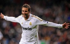 【江苏体彩网】拜仁客场激战科隆，凯恩格雷茨卡核心首发，金玟哉与伊藤洋辉关键亮相