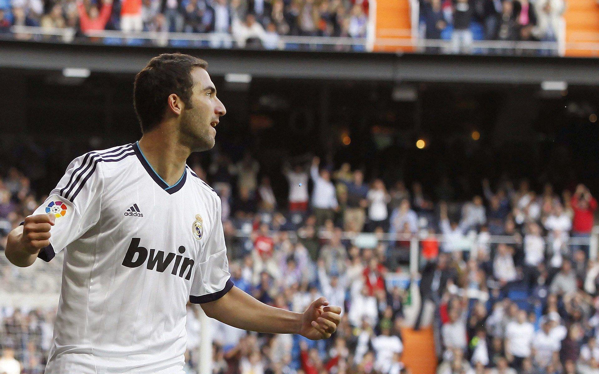 格拉斯纳深情剖白,提前宣布离队源于对水晶宫的担当,否则本可置之不理