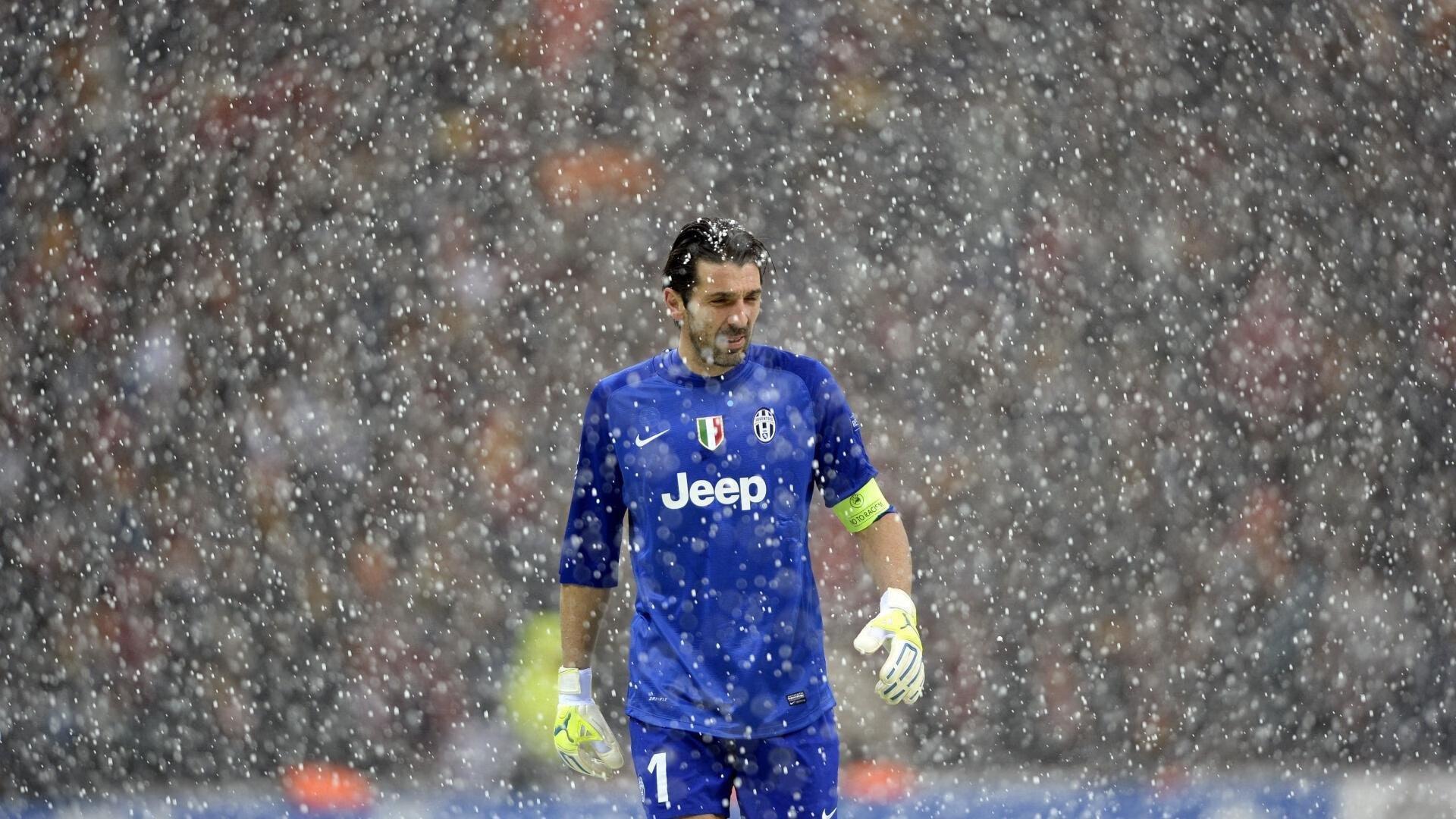 拜仁慕尼黑与乌帕梅卡诺达成高薪续约，年薪2000万欧元巩固后防基石